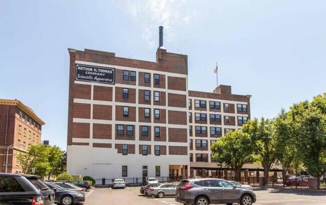 Foto del edificio - Luxurious 1-Bed/1-Bath Condo At Bridgeview Place! Available January 2026!