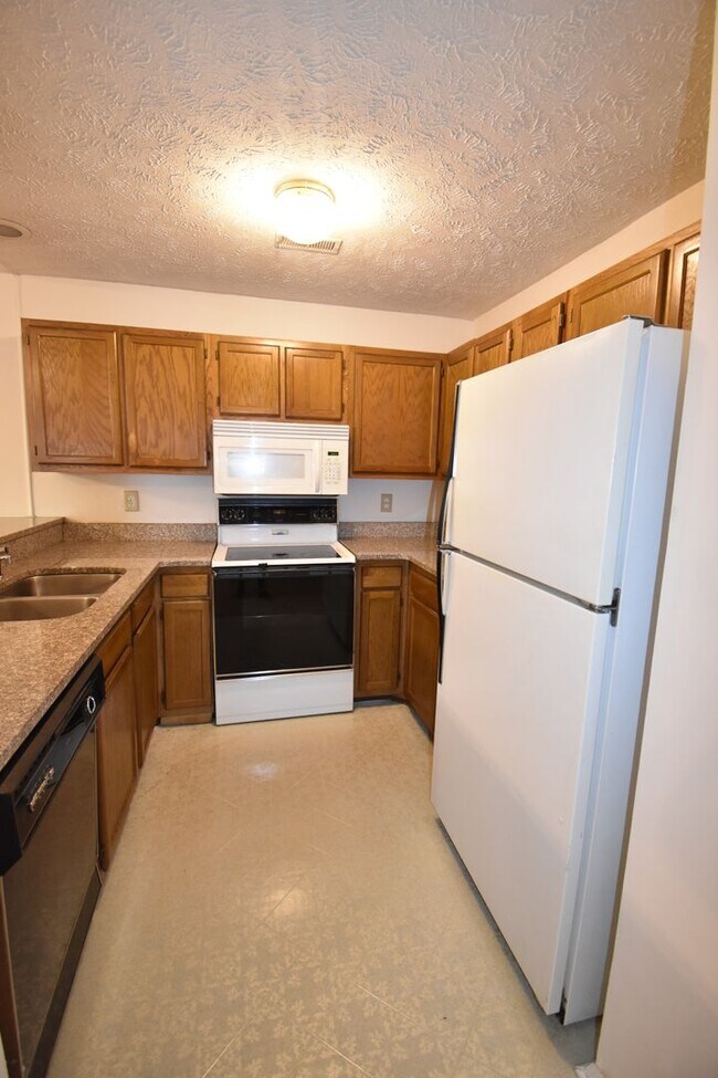 Foto del edificio - Coming Soon: 2 Bedroom and 2 Bath Condo (N...