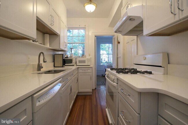 Foto del edificio - 3519 30th St NW