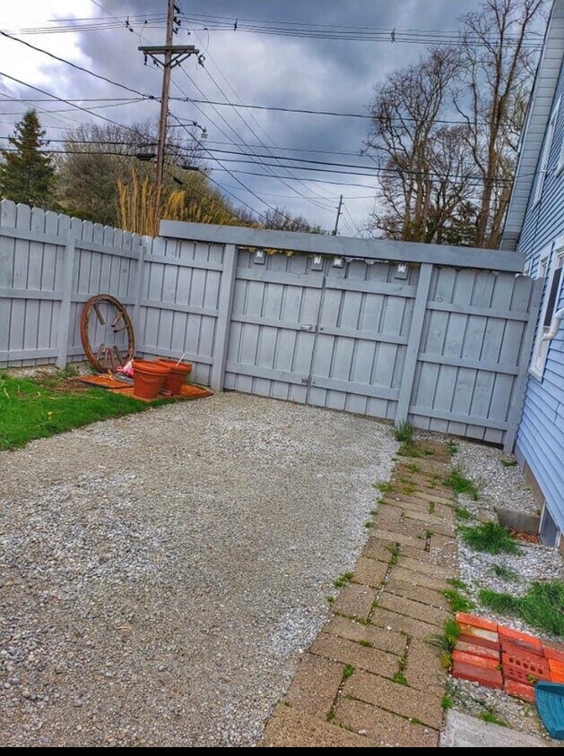 Foto del edificio - 225 Kelso Dr E