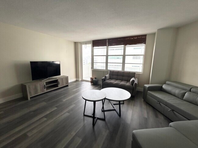 Building Photo - 3725 S Ocean Dr