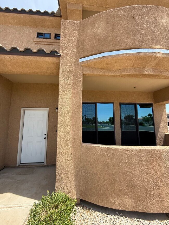 Building Photo - Upgraded Eldorado Condo - End Unit