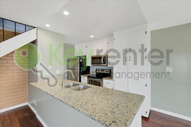 Foto del edificio - 6533 Greenback Ln