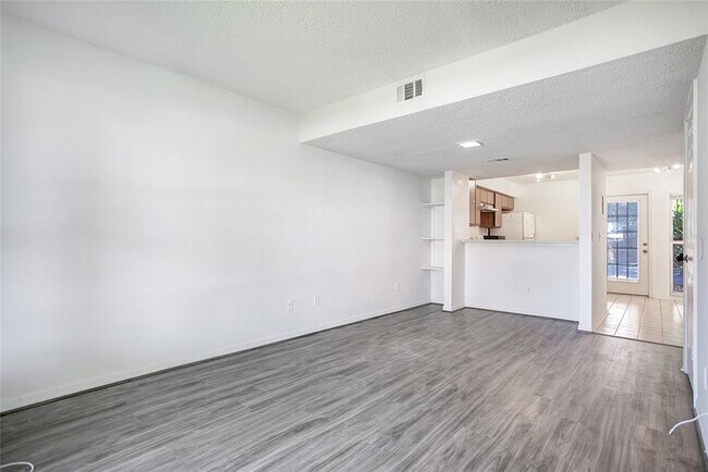 Foto del edificio - 2727 Gray Fox Ln