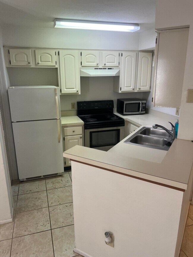 1801 Island Club Dr Unit 587, Indialantic, FL 32903 Condo for Rent