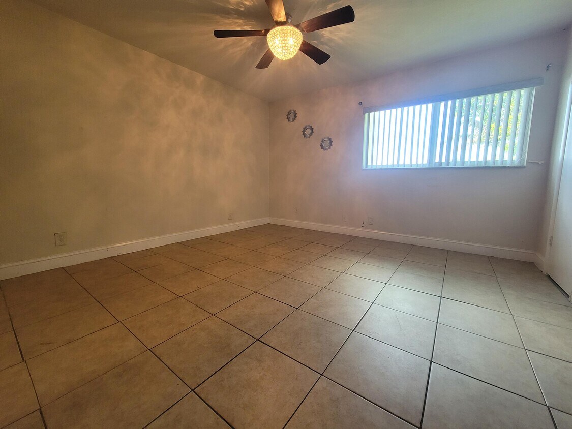 Foto del edificio - 3760 NW 115th Way