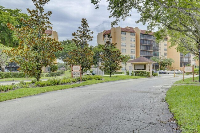 Building Photo - 3841 Environ Blvd