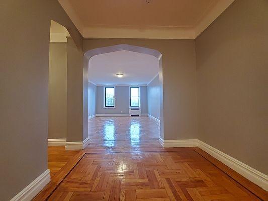 Foto del edificio - 2 bedroom in BRONX NY 10462