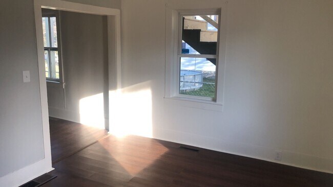 Building Photo - 711 Adler Rd