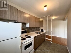 Building Photo - 435 Nelson St