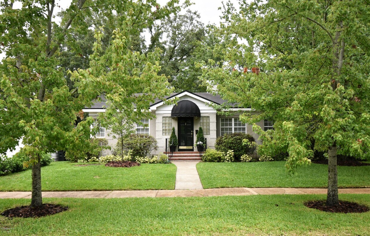 Primary Photo - 4253 Roma Blvd