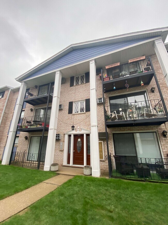 Foto del edificio - 8521 W Catherine Ave