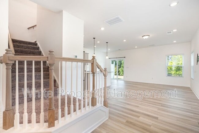 Building Photo - 2795 Yeager Dr NW