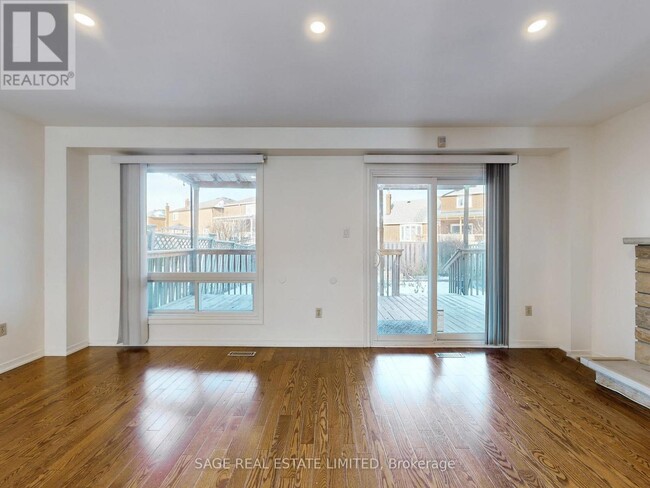 Building Photo - 64 Durness Ave