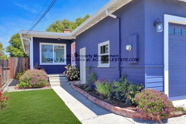 Building Photo - Nicely Remodeled Hayward Hills Home For Rent