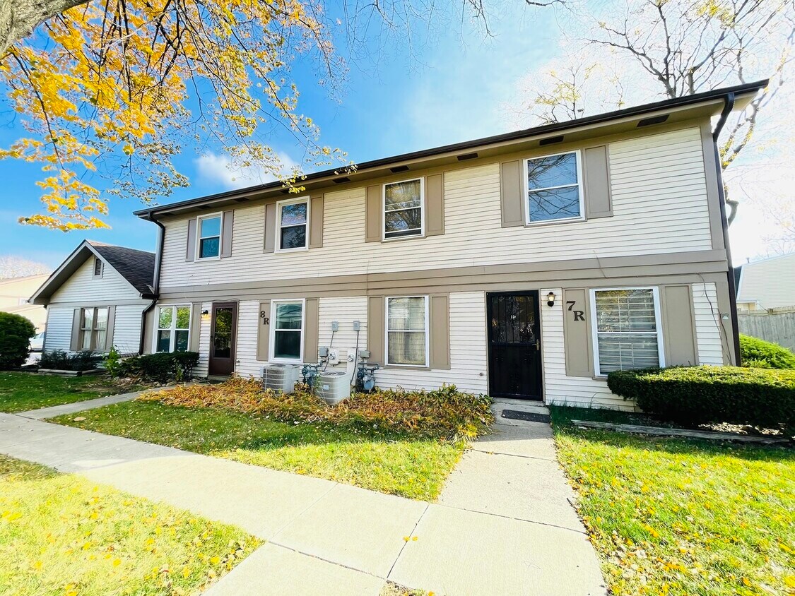 8 Fernwood Dr Unit 8R, Bolingbrook, IL 60440 Condo for Rent in