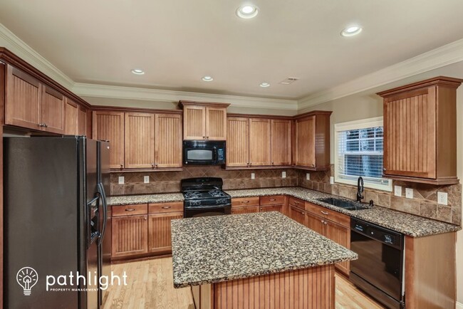 Building Photo - 512 Crestmont Ln, Canton, GA, 30114