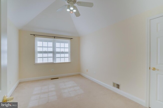 Building Photo - 3904 Hillandale Ct NW