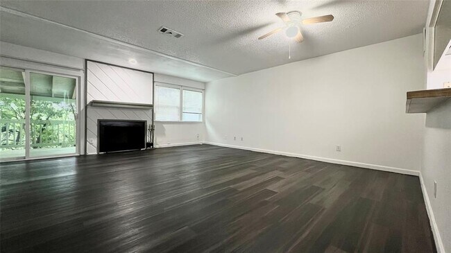 Foto del edificio - 3601 N Hills Dr