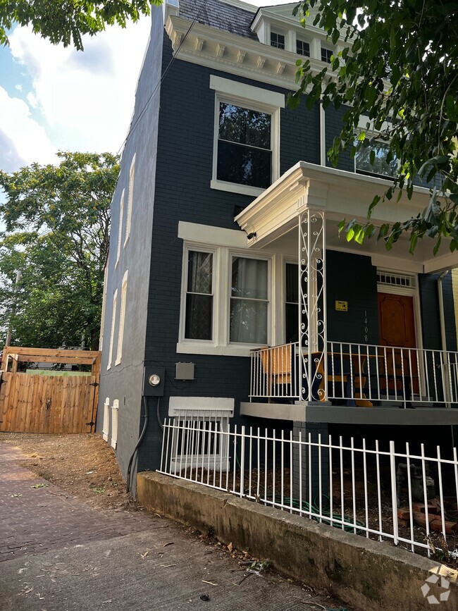 Building Photo - 1408 Perry Pl NW