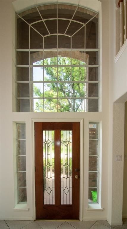 Building Photo - 210 Glenridge Forest