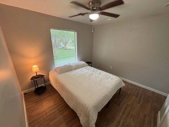 Building Photo - 9423 Fairdale Ln