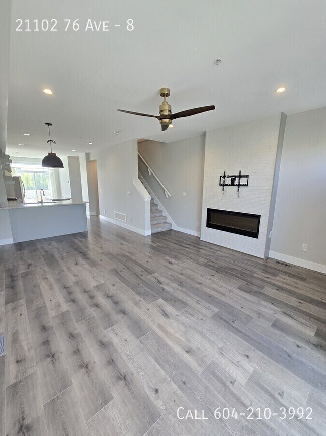 Photo du bâtiment - Langley Townhome Near Willoughby