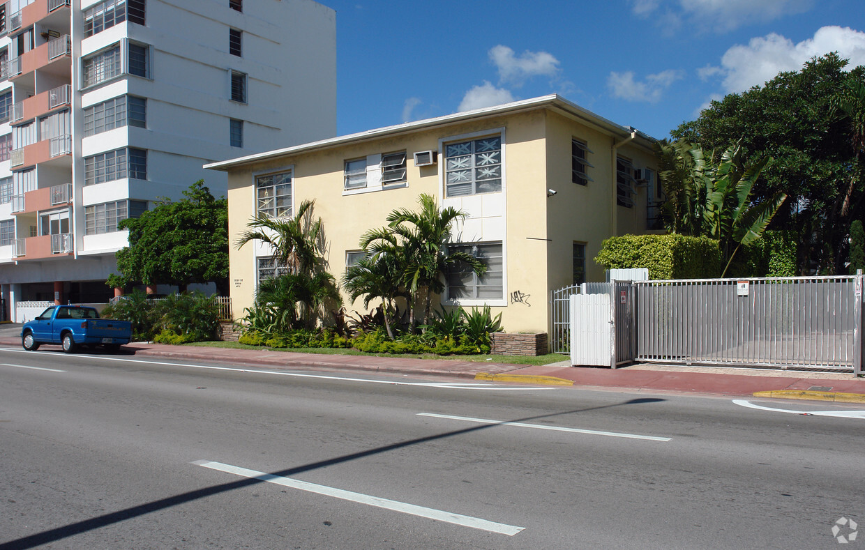 Primary Photo - Virola Apartments