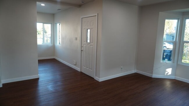 Foto del edificio - 1327 W 89th St