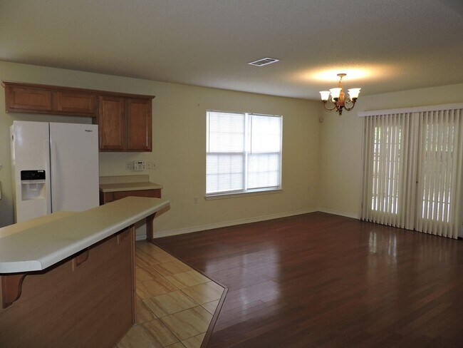 Building Photo - Easy access to shopping, interstate & Navy...
