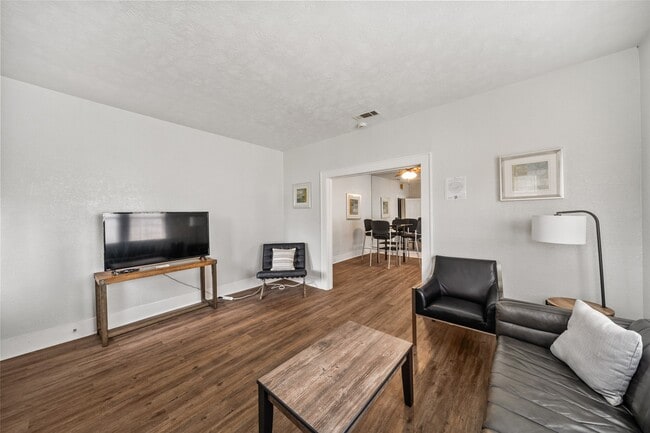 Building Photo - 2510 Rosewood St