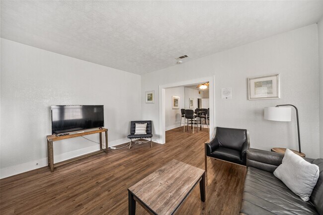 Foto del edificio - 2510 Rosewood St