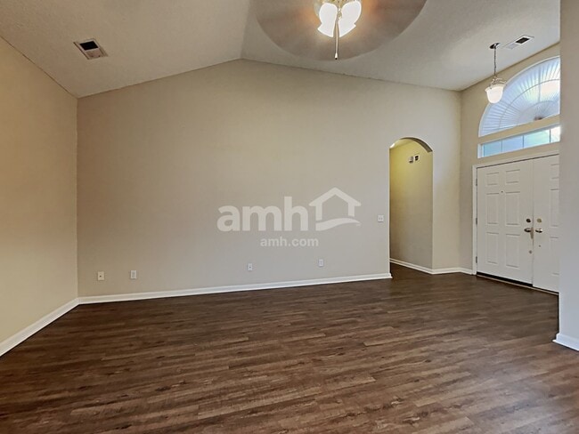 Building Photo - 525 Amsonia Cir