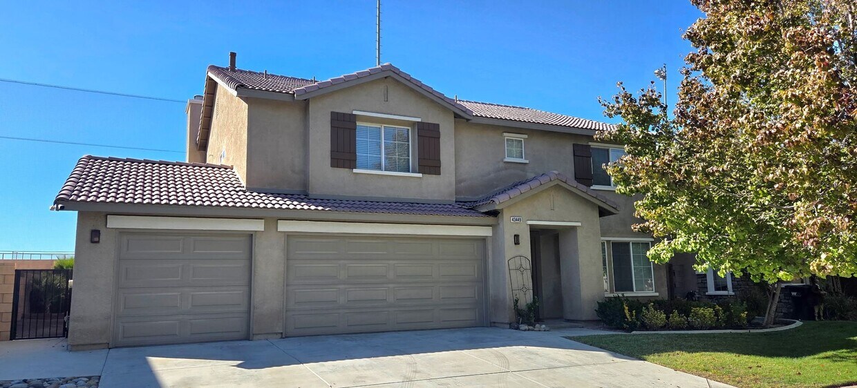 Primary Photo - Beautiful West Lancaster Home