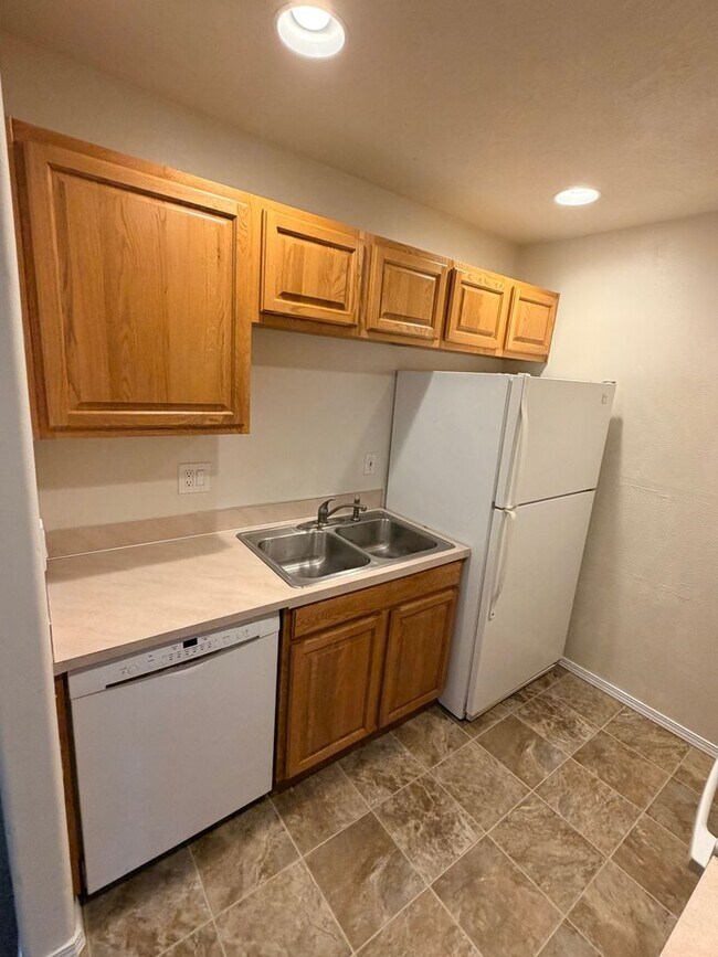 Foto del edificio - Large Three Bedroom Duplex in Keizer