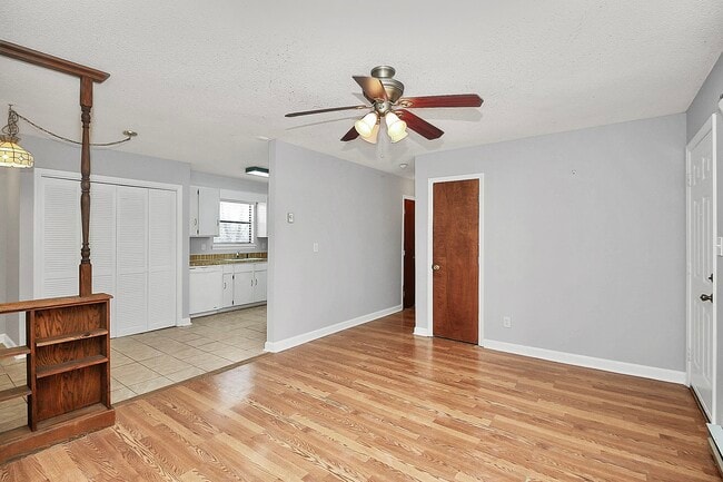 Building Photo - 8428 Clear Meadow Ln