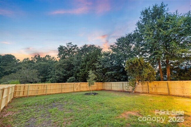 Foto del edificio - 9431 Weston Woods Ln