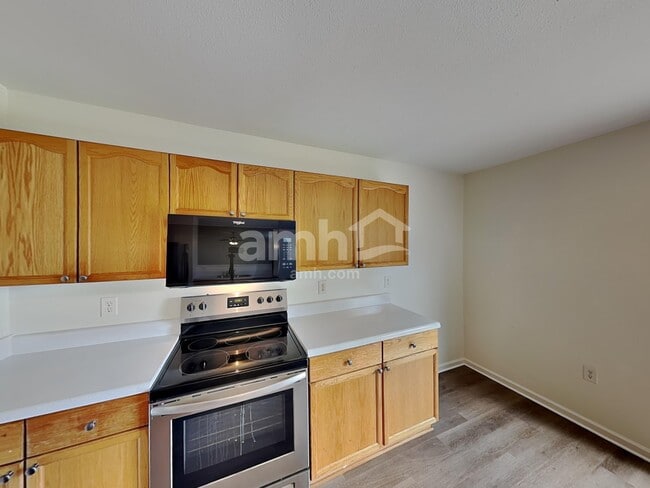 Building Photo - 10717 Pointer Ridge Dr