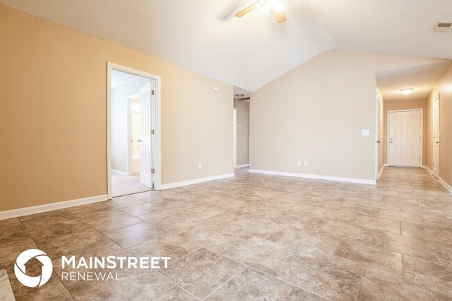 Building Photo - 403 Lake Forest Dr