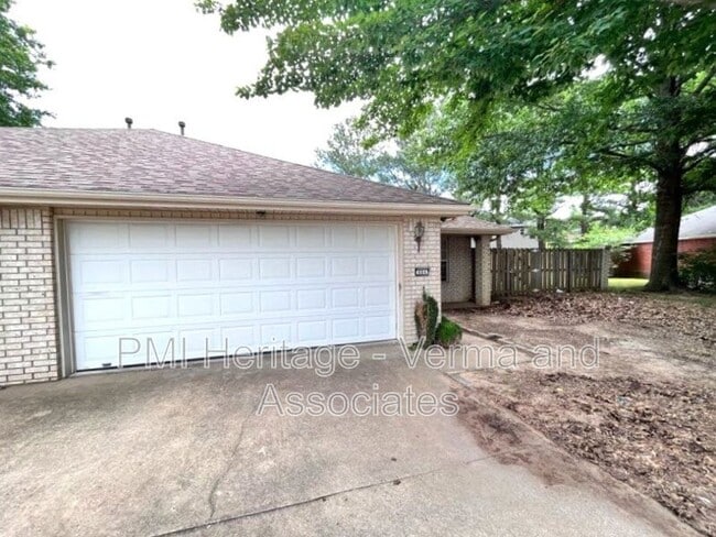 Building Photo - 884 N Daisy Ln