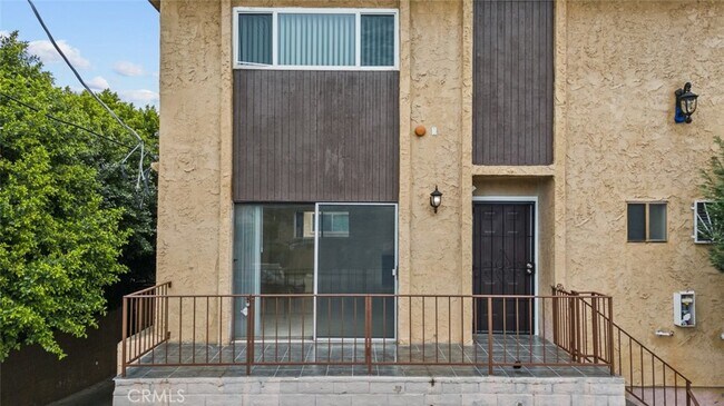 Building Photo - 13861 Vanowen St