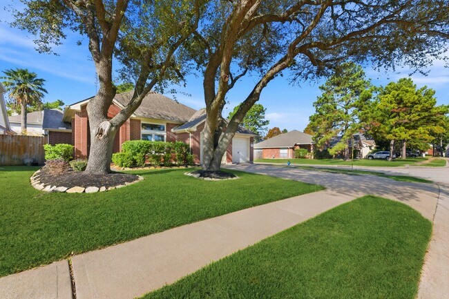 Foto del edificio - 7215 Bristol Ridge Dr