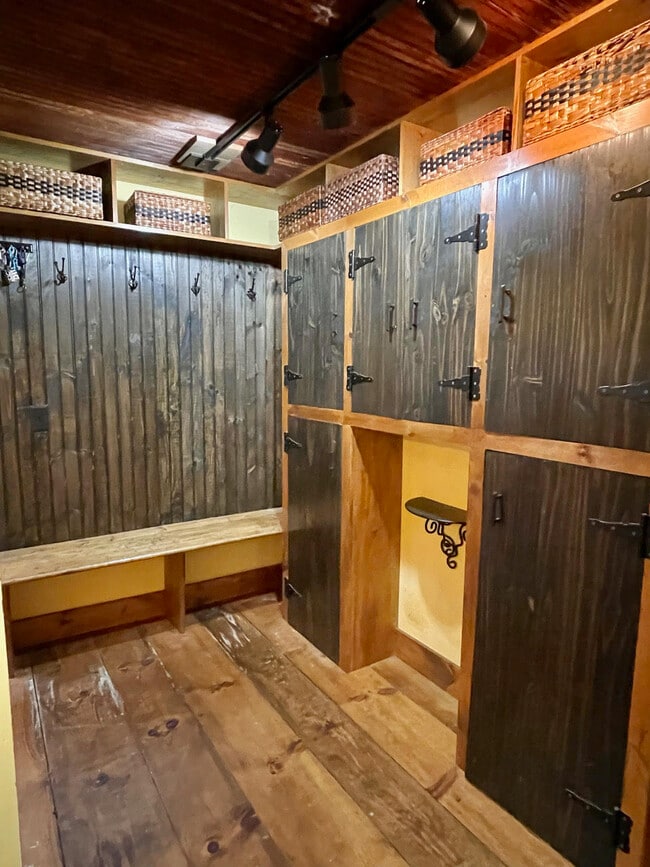 Building Photo - 107 Franklin St