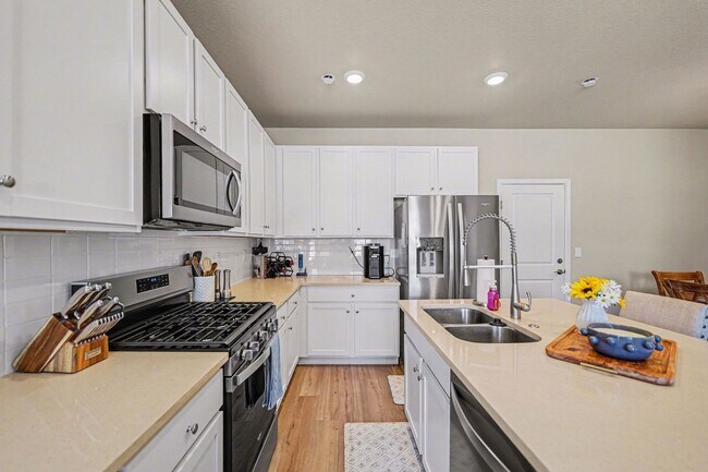 Foto del edificio - Gorgeous Furnished 3 bed 2.5 bath Home Available in Parker!