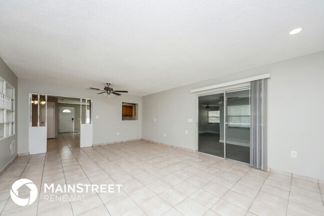 Foto del edificio - 7121 Laurel Hill Dr