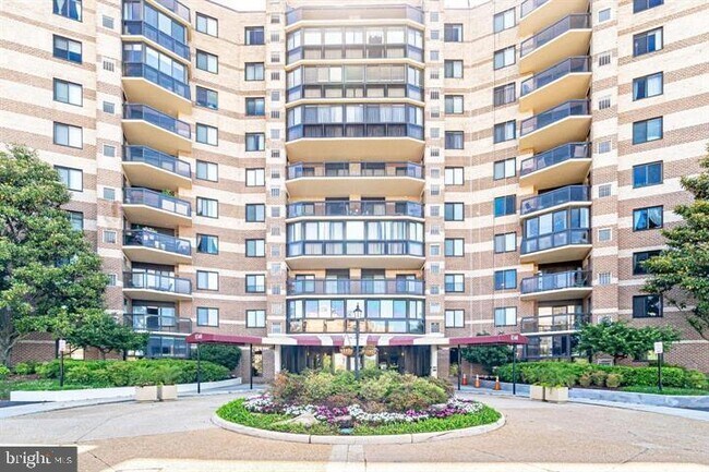 Foto del edificio - 8370 Greensboro Dr