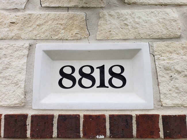 Foto del edificio - 8818 Cornina Dr