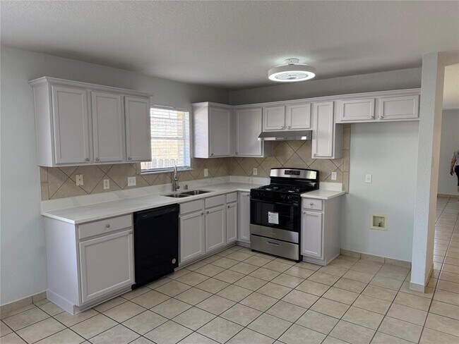 Building Photo - 15220 Drusilla's Dr