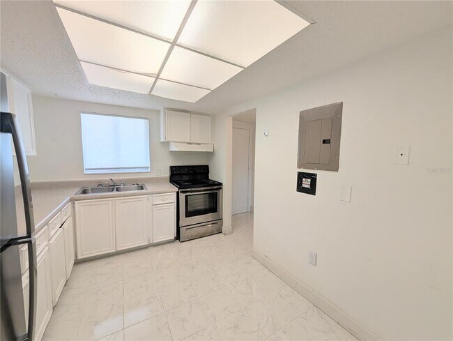 Building Photo - 4129 Lake Bayshore Dr
