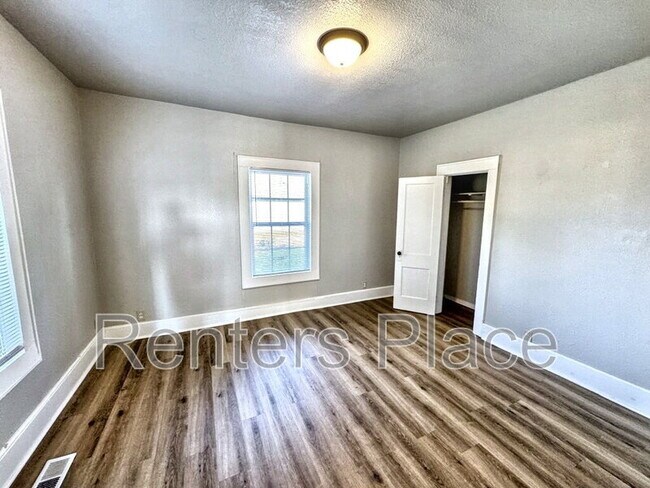 Foto del edificio - 513 E 8th St